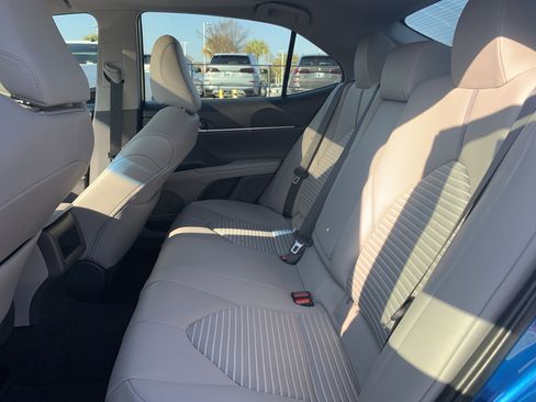 Used 2018 Toyota Camry SE image 30