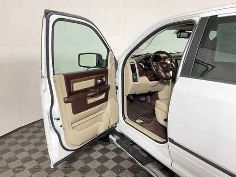Used 2018 RAM 1500 Laramie w/ Convenience Group AWD/4WD image 18