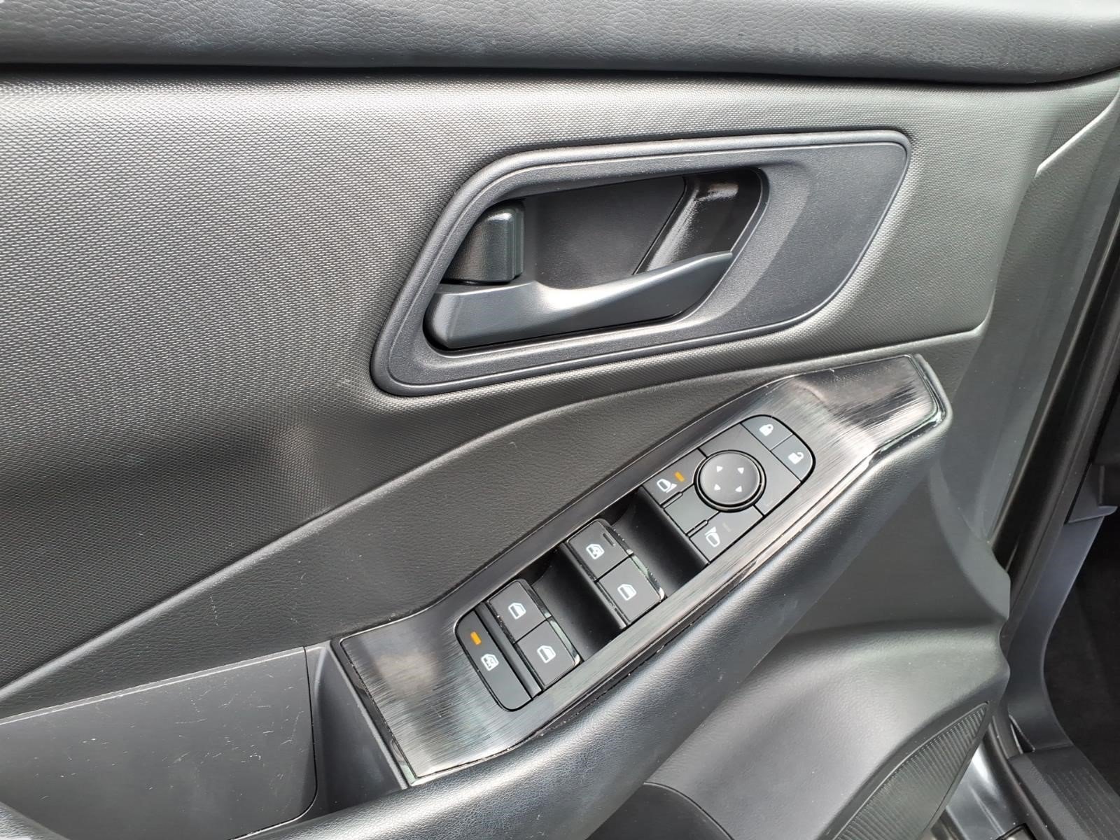 Used 2024 Nissan Rogue S AWD/4WD image 13