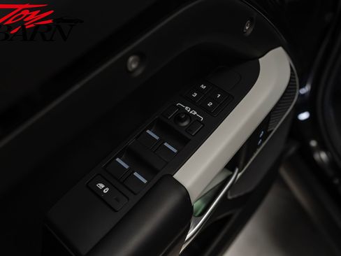 Used 2024 Land Rover Defender 110 SE image 20