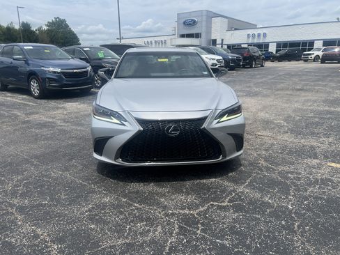 Used 2019 Lexus ES 350 F Sport w/ Accessory Package FWD image 3