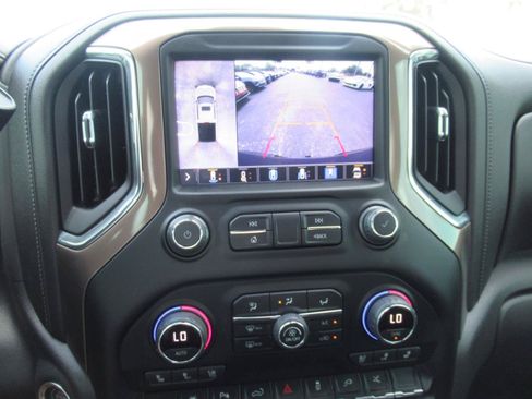 Used 2022 Chevrolet Silverado 1500 High Country w/ Technology Package AWD/4WD image 29