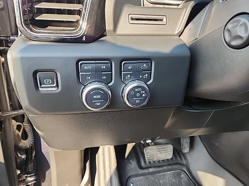 Used 2023 GMC Sierra 1500 AT4 AWD/4WD image 14