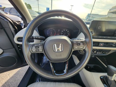 Used 2023 Honda HR-V LX image 18