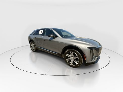 Used 2024 Cadillac Lyriq Luxury RWD image 2