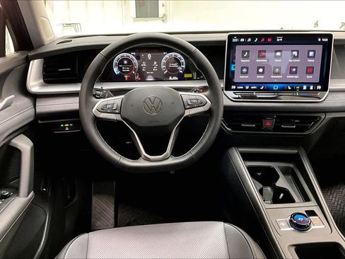 New 2026 Volkswagen Tiguan SE image 15