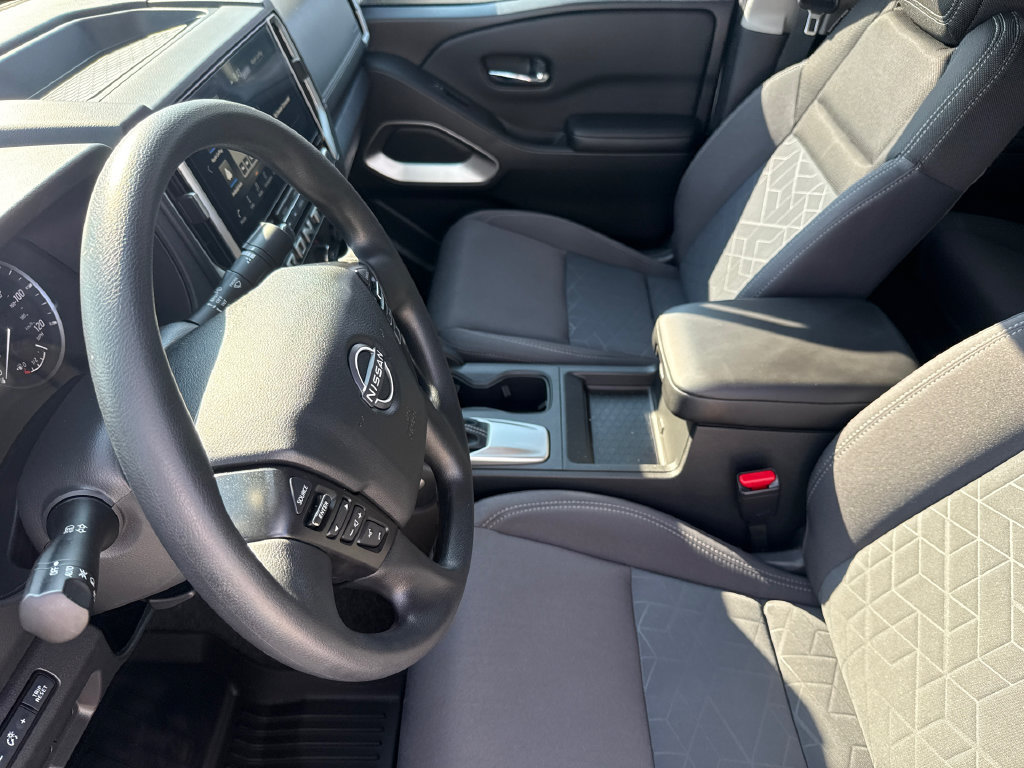 Used 2025 Nissan Frontier SV AWD/4WD image 17