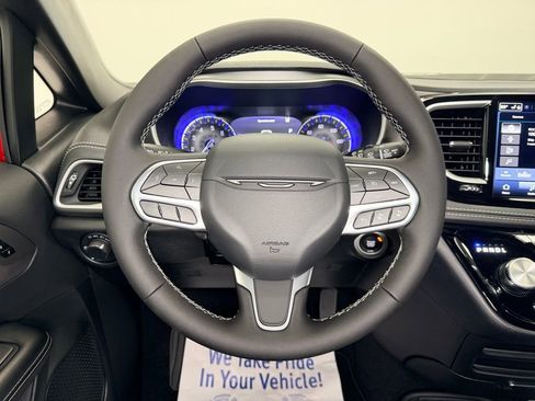 New 2027 Chrysler Pacifica Select AWD/4WD image 17