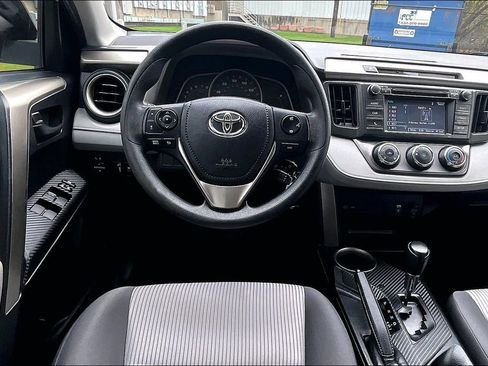 Used 2015 Toyota RAV4 LE image 7