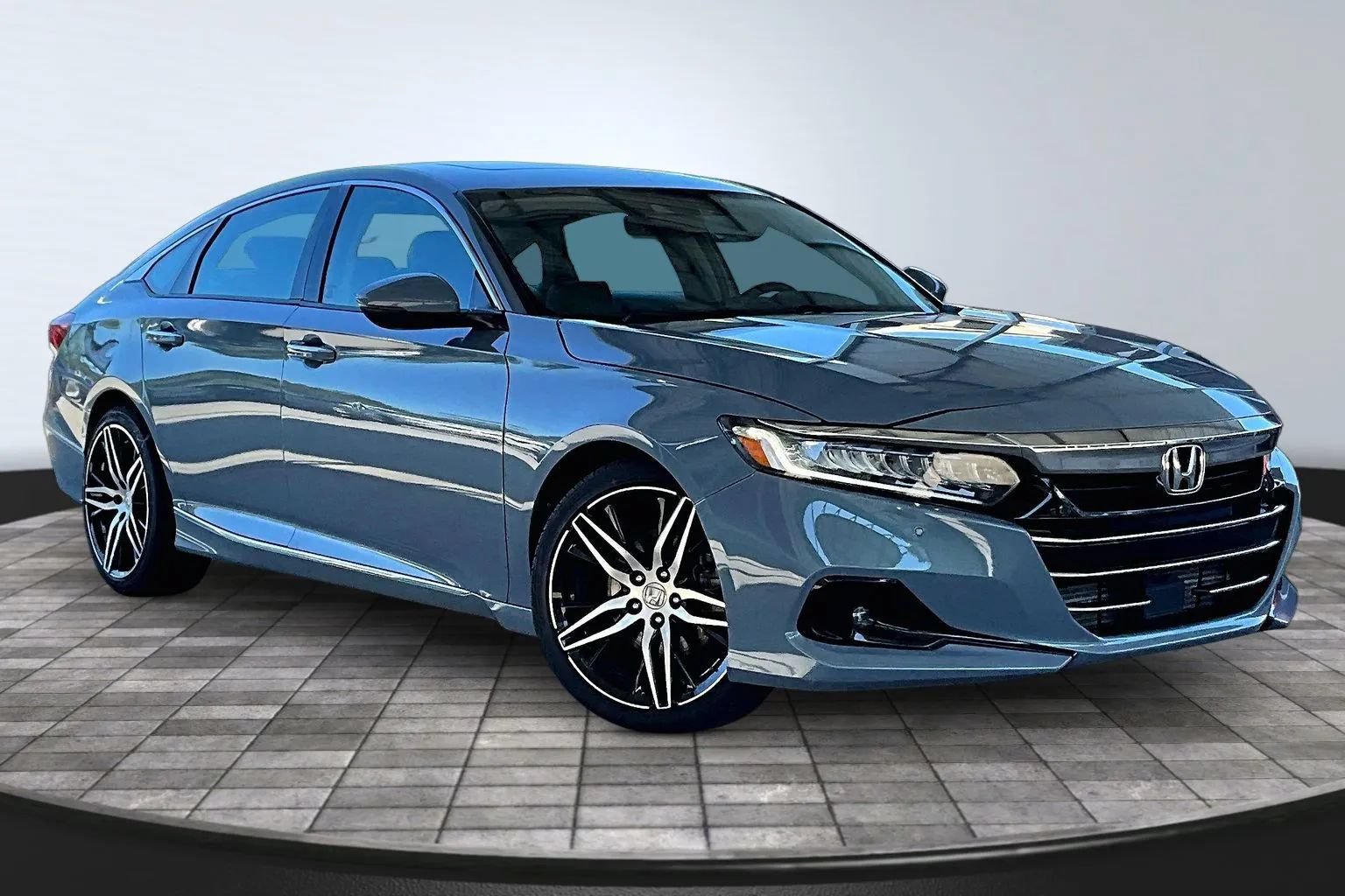 Used 2021 Honda Accord Touring image 3