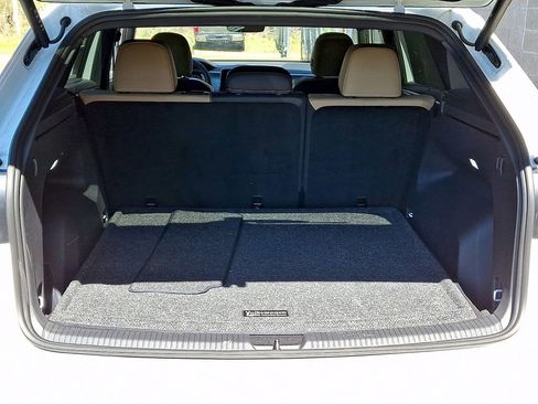 Certified 2025 Volkswagen Atlas Cross Sport SE w/ Panoramic Sunroof Package image 29