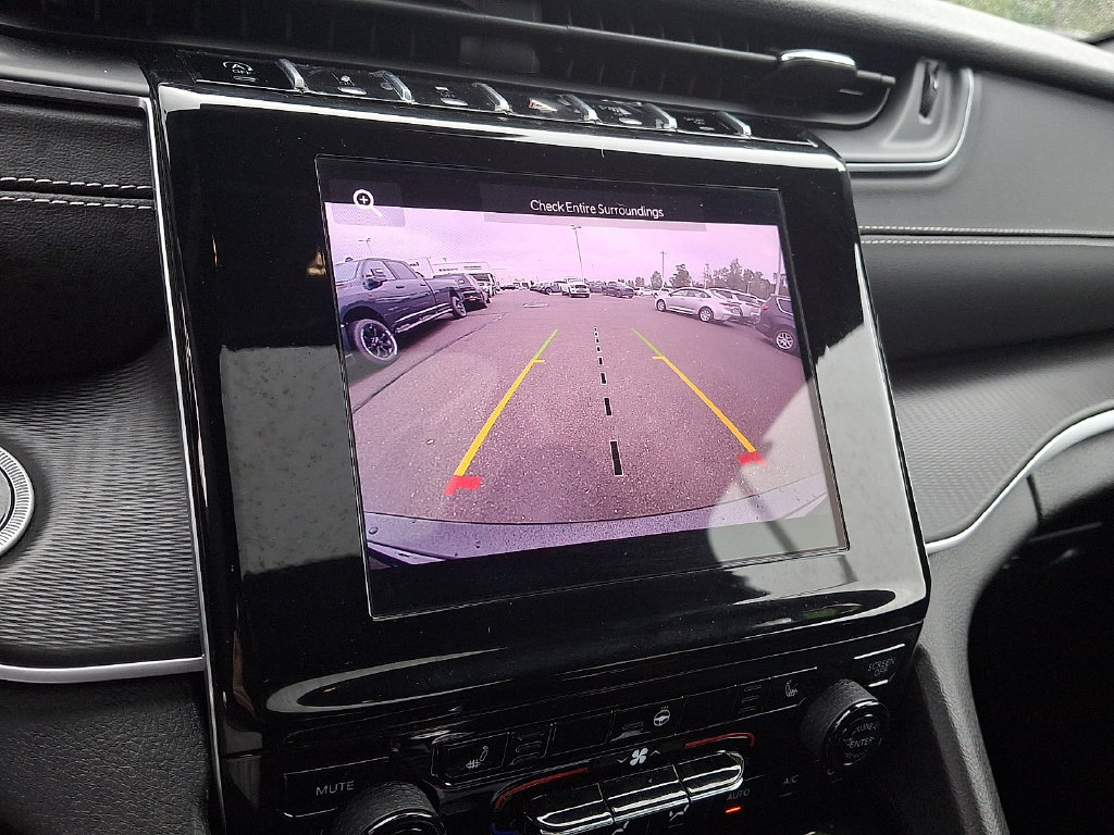 Used 2024 Jeep Grand Cherokee Altitude AWD/4WD image 19