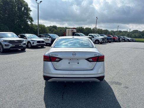 Used 2024 Nissan Altima 2.5 SV FWD image 5
