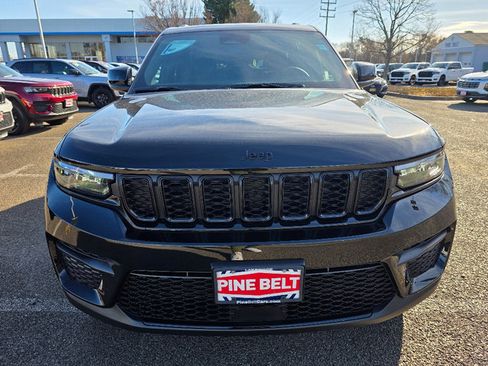 New 2025 Jeep Grand Cherokee Laredo image 7