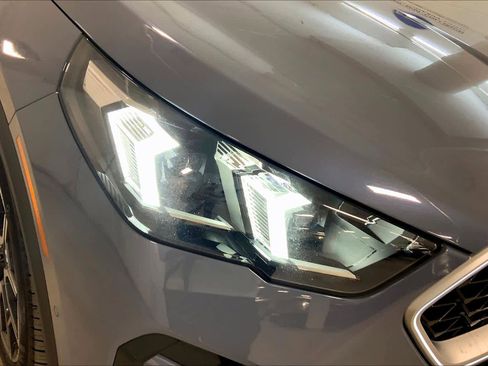 Used 2025 BMW X2 xDrive28i w/ Premium Package image 27