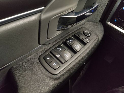 Used 2022 RAM 1500 Classic SLT image 27