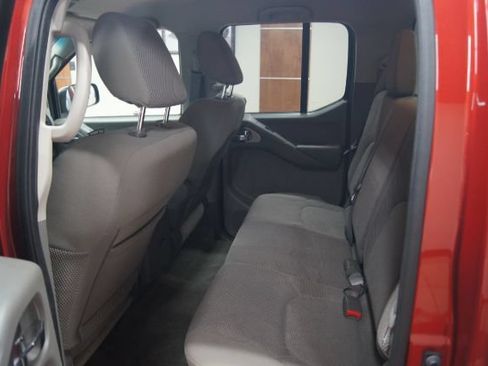Used 2013 Nissan Frontier SV RWD image 12