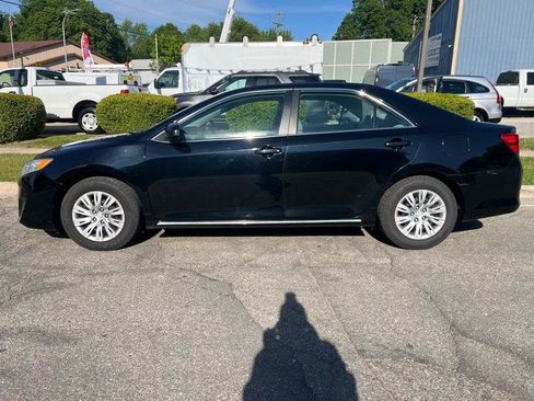 Used 2012 Toyota Camry LE FWD image 5