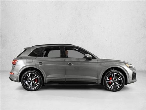 Used 2025 Audi Q5 Prestige w/ Prestige Package image 4