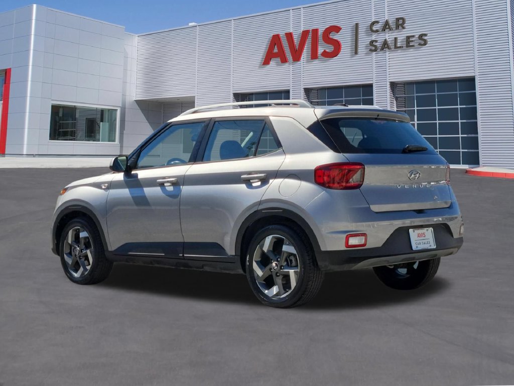 Used 2025 Hyundai Venue SEL FWD image 9