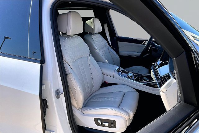 Used 2025 BMW X7 M60i w/ Executive Package AWD/4WD image 7