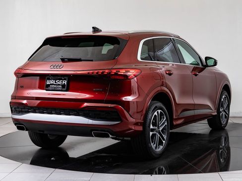 Used 2025 Audi Q5 Premium Plus w/ Premium Plus AWD/4WD image 10