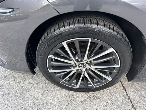 Used 2023 Lexus ES 250 w/ Premium Package image 10