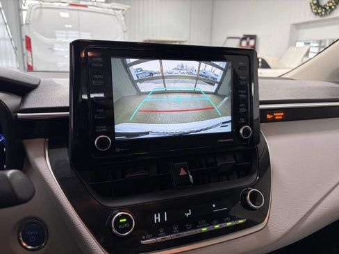 Used 2022 Toyota Corolla LE image 12