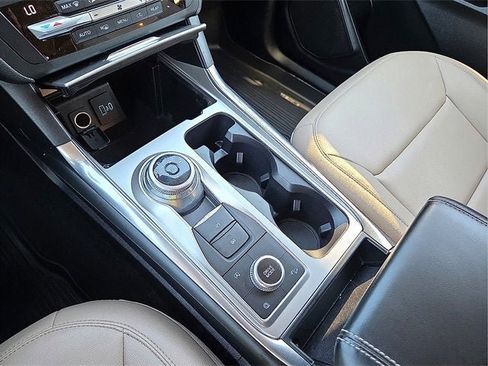 Used 2020 Ford Explorer XLT w/ Equipment Group 202A image 25