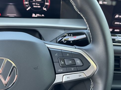 Certified 2025 Volkswagen Tiguan SE AWD/4WD image 19