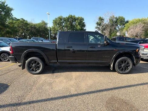 Used 2022 RAM 3500 Limited AWD/4WD image 9