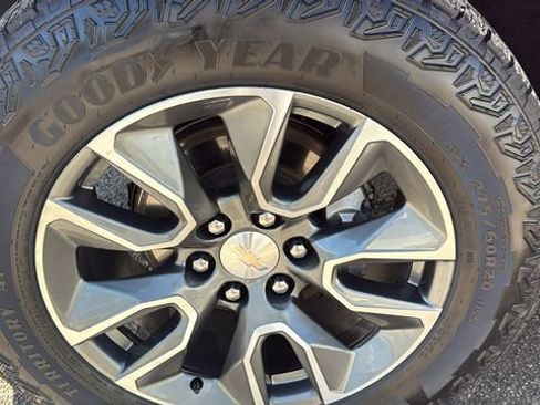 Used 2022 Chevrolet Silverado 1500 LT AWD/4WD image 16