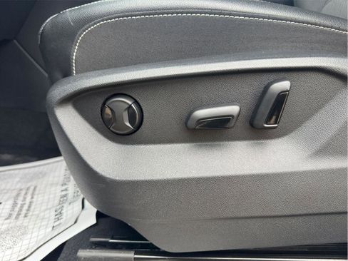 Used 2025 Volkswagen Atlas SE image 21