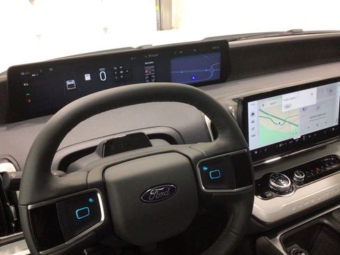 New 2025 Ford Expedition Active image 16