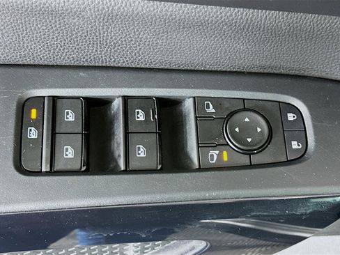 Used 2024 Nissan Pathfinder SV image 15