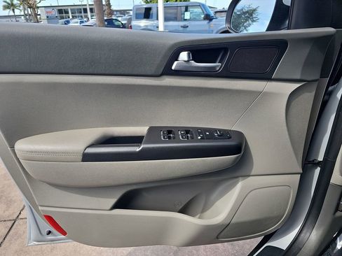 Used 2018 Kia Sportage LX FWD image 25