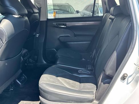 Used 2023 Toyota Highlander Limited AWD/4WD image 22