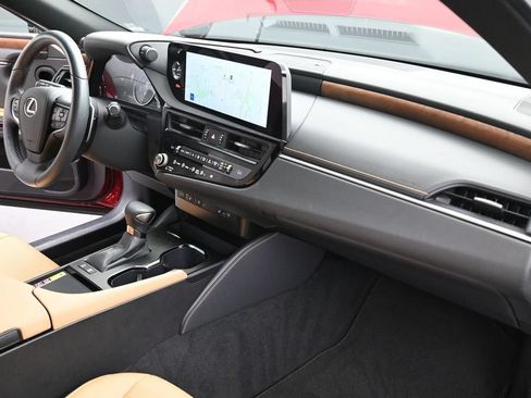 Used 2025 Lexus ES 300h w/ Premium Package FWD image 31