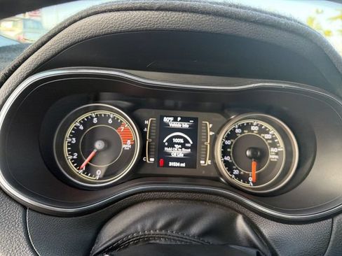 Used 2019 Jeep Cherokee Latitude Plus w/ Comfort/Convenience Group FWD image 12