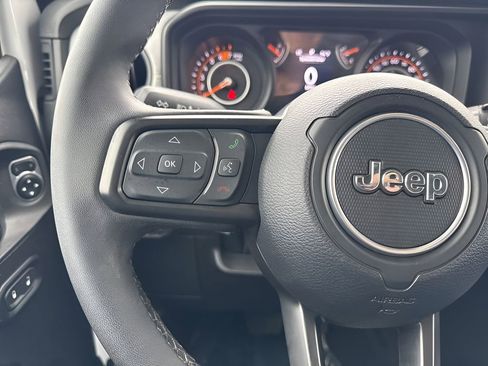 Used 2025 Jeep Wrangler Unlimited Sport AWD/4WD image 13
