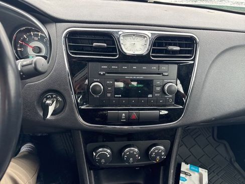 Used 2014 Chrysler 200 Touring image 10