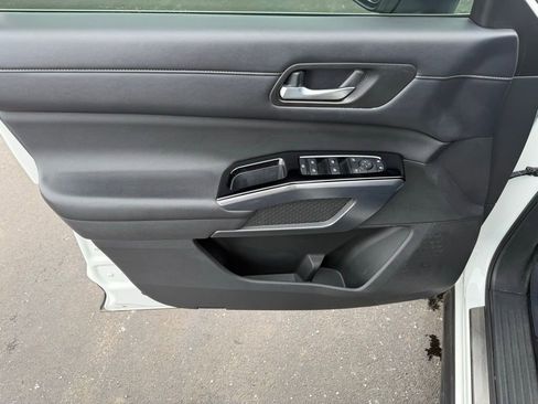 Used 2023 Nissan Pathfinder SL w/ Lighting Package (N92) image 11