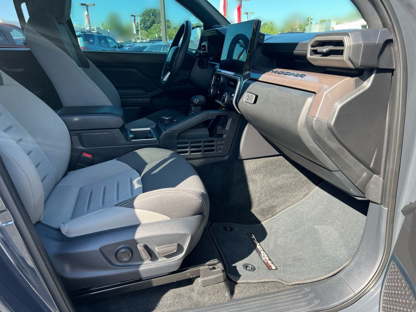 Used 2024 Toyota Tacoma TRD Sport AWD/4WD image 25
