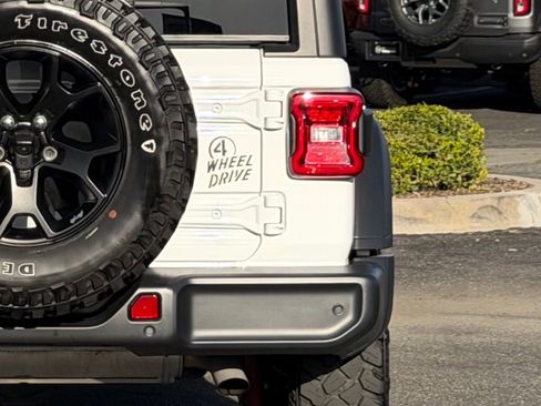 Used 2022 Jeep Wrangler Willys image 9