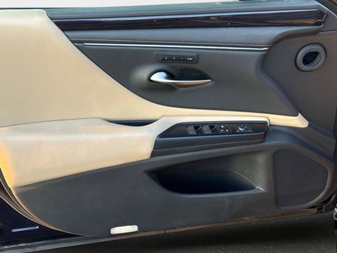 Used 2019 Lexus ES 350 w/ Premium Package image 15