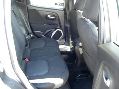Used 2016 Jeep Renegade Latitude image 18