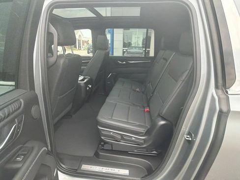 Used 2023 GMC Yukon XL Denali AWD/4WD image 10
