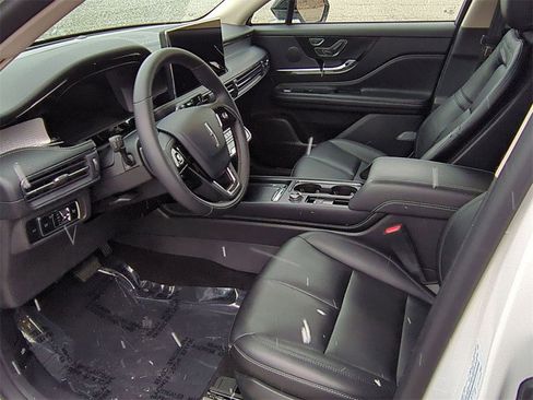 Used 2024 Lincoln Corsair Premiere image 10