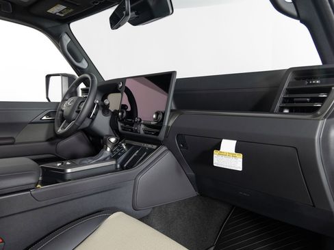 Used 2025 Lexus GX 550 image 27