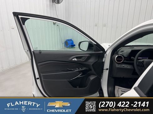 New 2026 Chevrolet Trax RS w/ Driver Confidence Package image 8